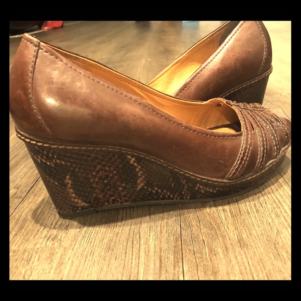 Wedge shoes